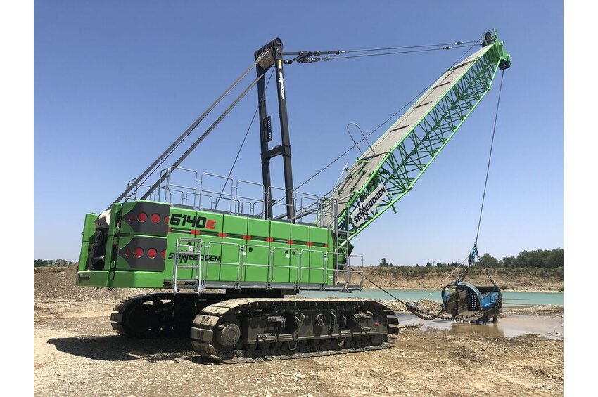 6140 E